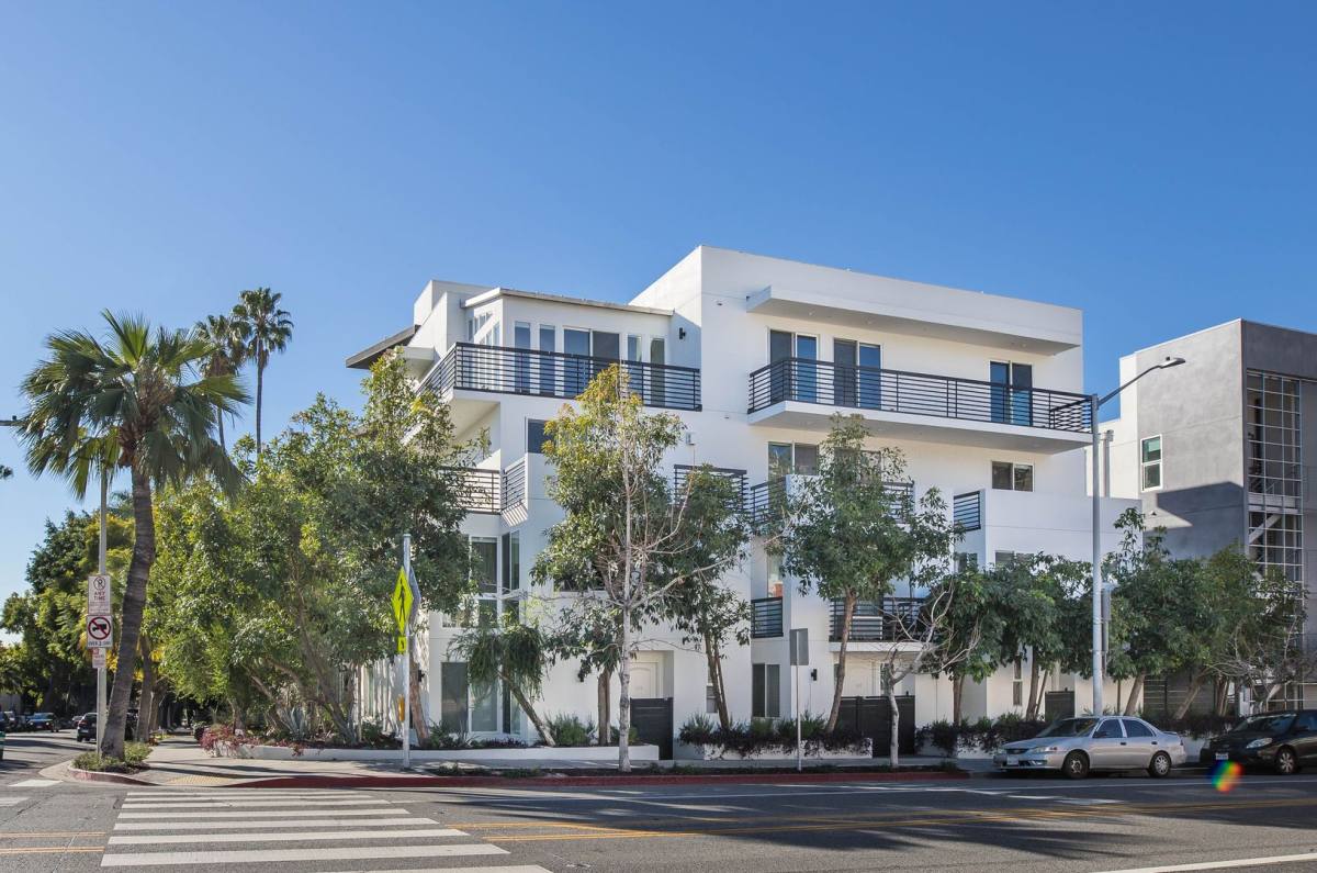 Condo for rent at 1283 Havenhurst Dr #306, Los Angeles, CA 90046