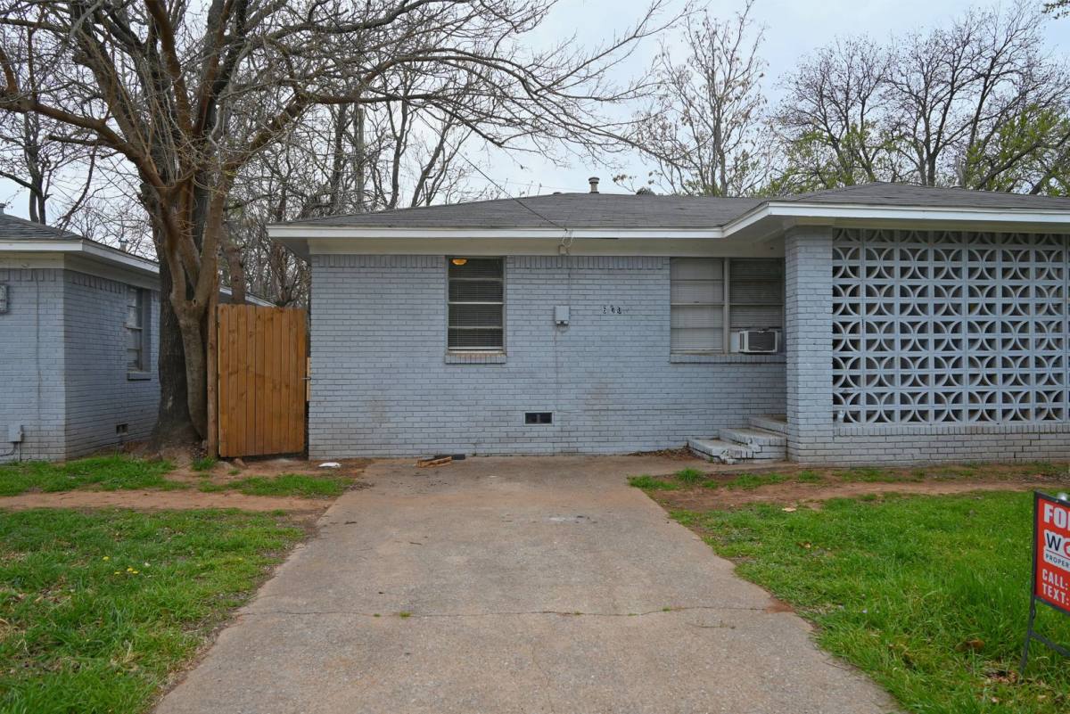 Apartment for rent at 600 E 1st St, Burkburnett, TX 76354