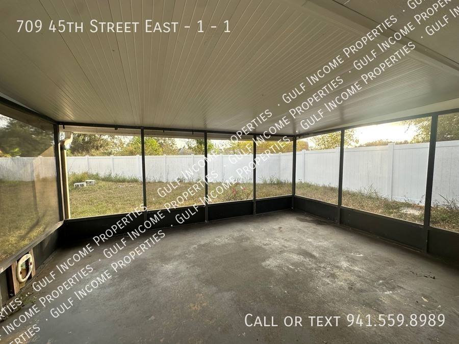 Townhouse for rent at 709 45th St E, Palmetto, FL 34221