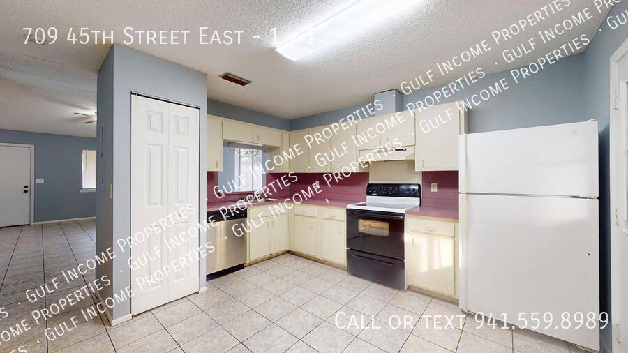 Townhouse for rent at 709 45th St E, Palmetto, FL 34221