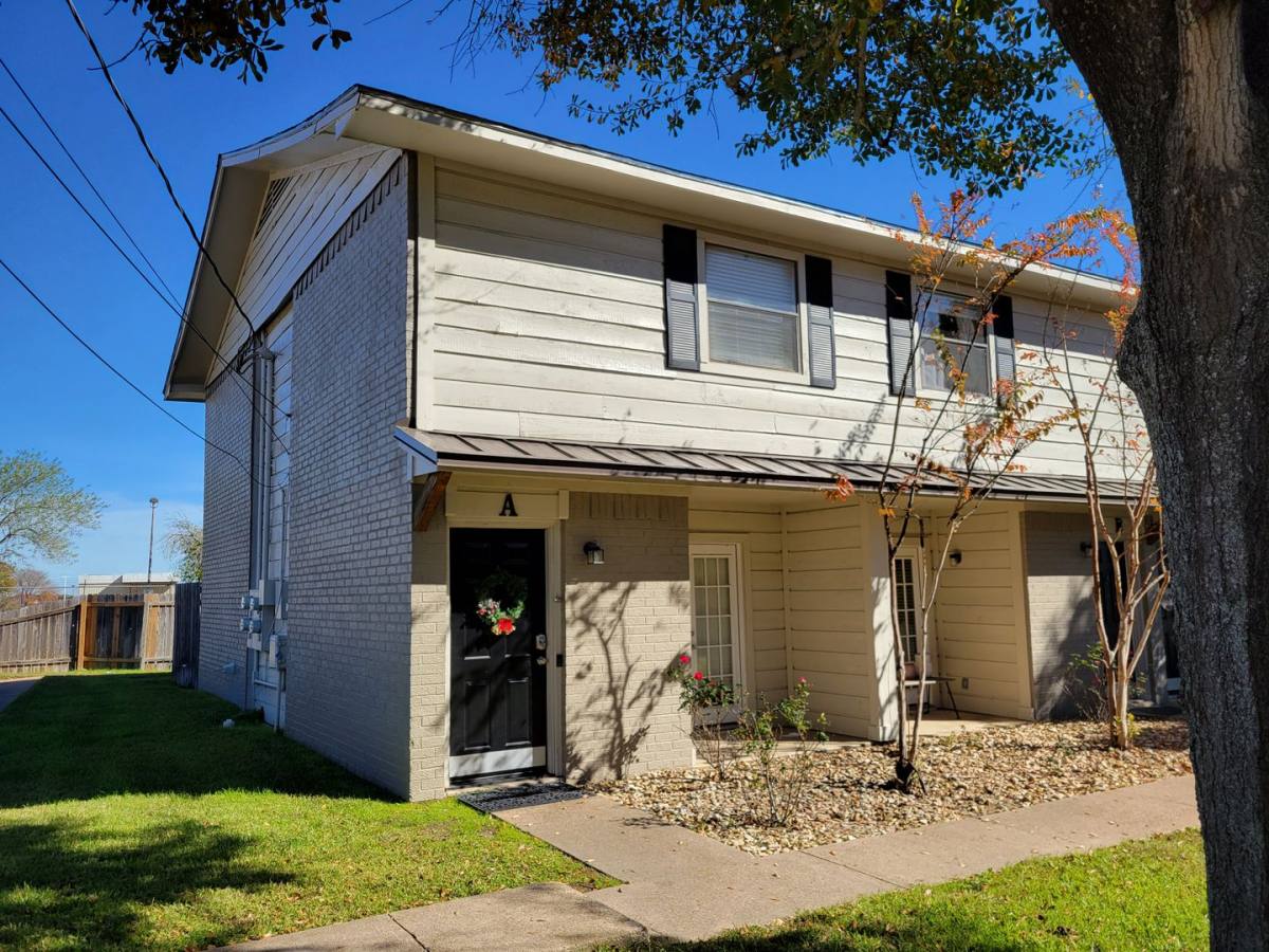 Townhouse for rent at 1411 Airline Dr #A, College Station, TX 77845