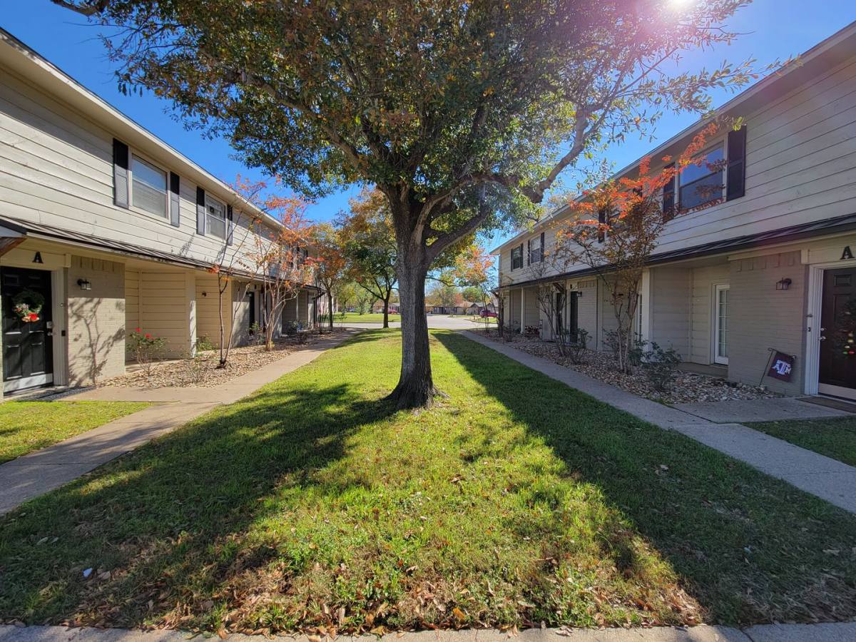 Townhouse for rent at 1411 Airline Dr #A, College Station, TX 77845