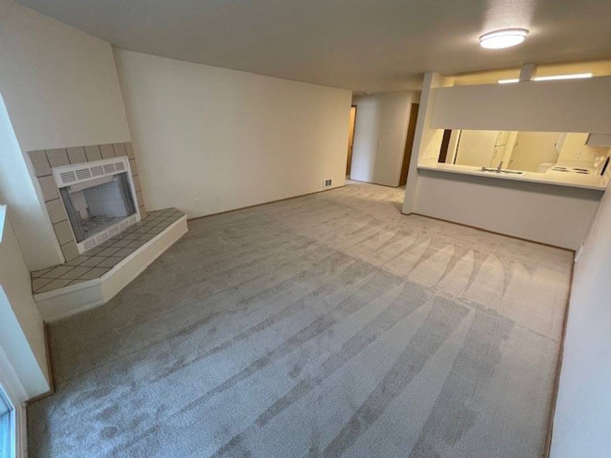 Apartment for rent at 11725 15th Ave NE, Seattle, WA 98125