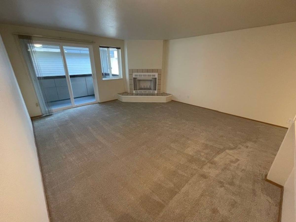 Apartment for rent at 11725 15th Ave NE, Seattle, WA 98125