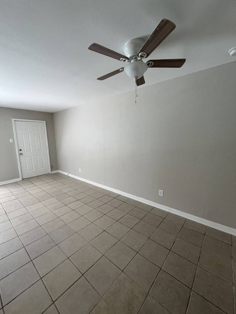 Apartment for rent at 306 Stratford St, Houston, TX 77006