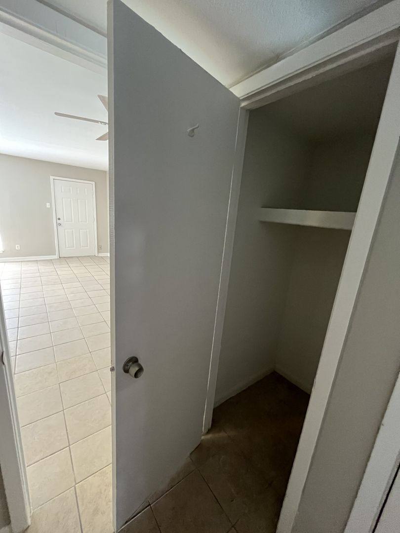 Apartment for rent at 306 Stratford St, Houston, TX 77006