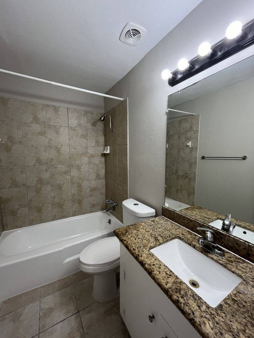 Apartment for rent at 306 Stratford St, Houston, TX 77006