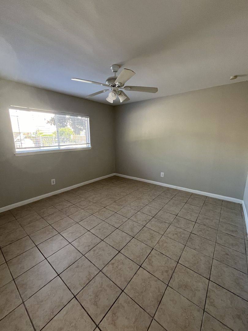 Apartment for rent at 306 Stratford St, Houston, TX 77006