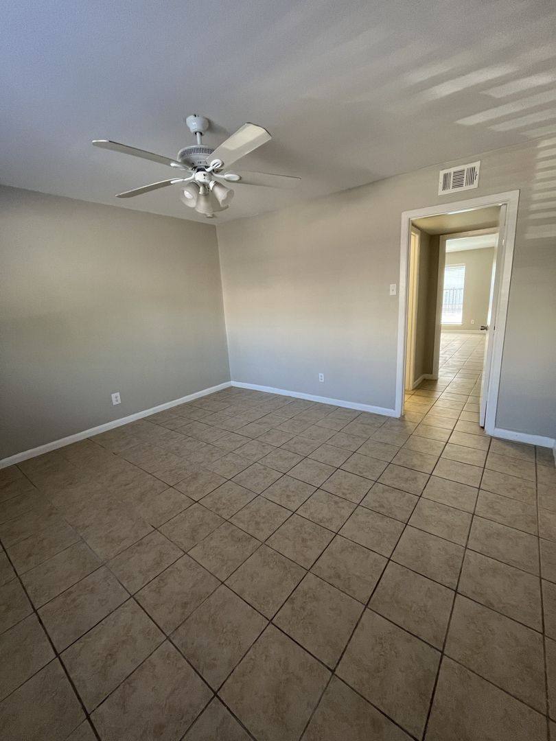 Apartment for rent at 306 Stratford St, Houston, TX 77006