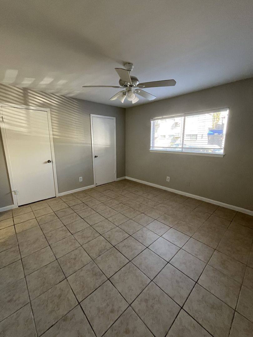 Apartment for rent at 306 Stratford St, Houston, TX 77006