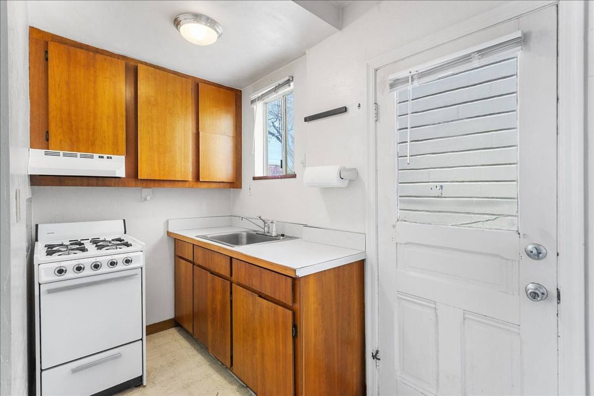 Apartment for rent at 3249 Encinal Ave, Alameda, CA 94501