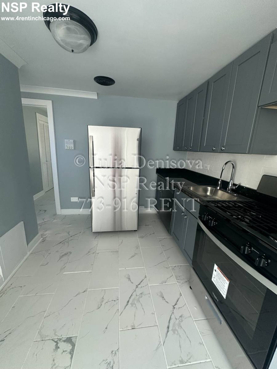 Apartment for rent at 6700 N California, Chicago, IL 60645