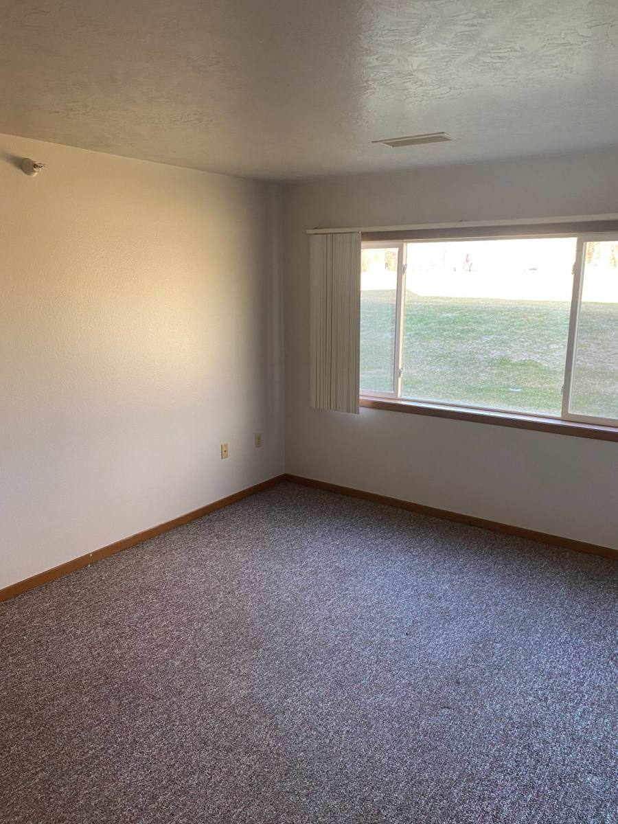 Apartment for rent at 1108 S River Dr, Sioux City, IA 51109