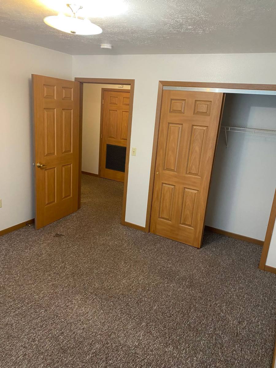 Apartment for rent at 1108 S River Dr, Sioux City, IA 51109