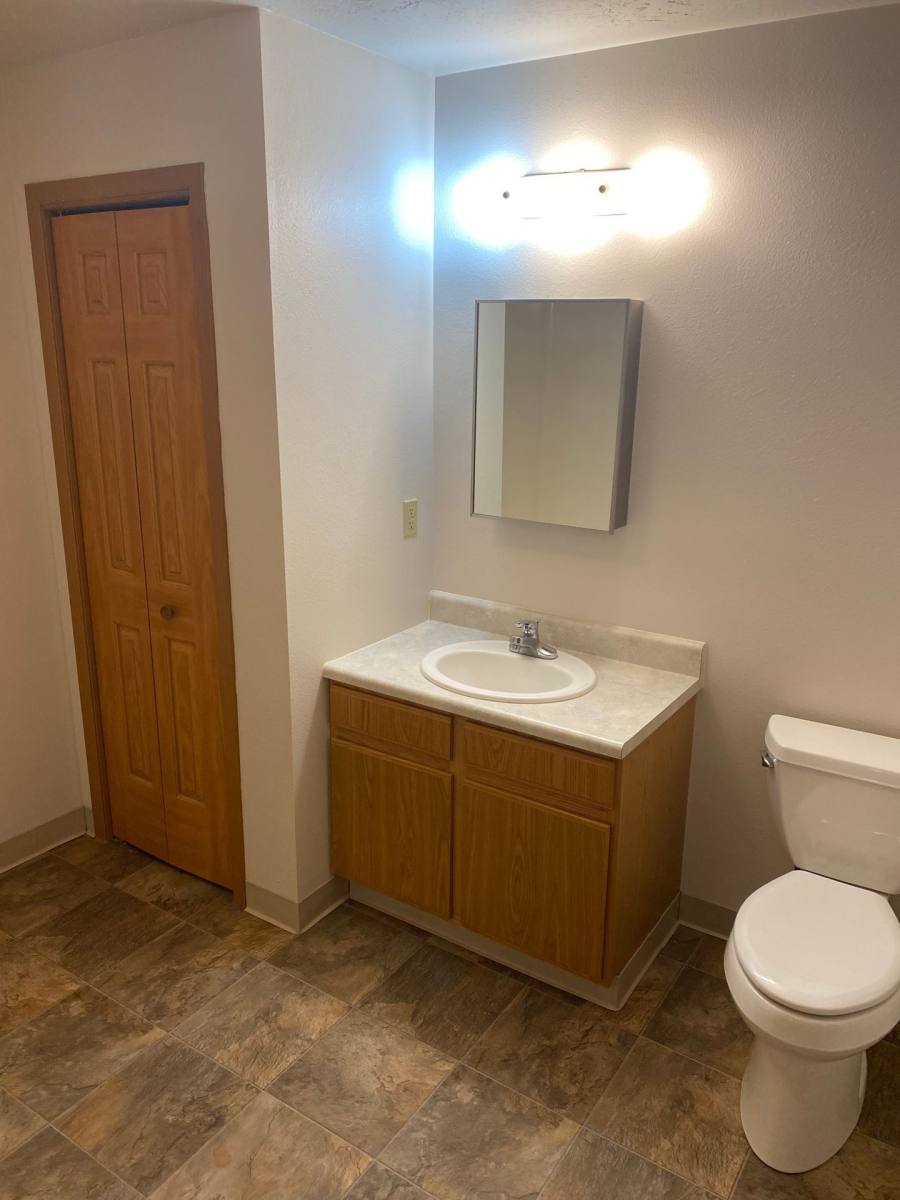 Apartment for rent at 1108 S River Dr, Sioux City, IA 51109