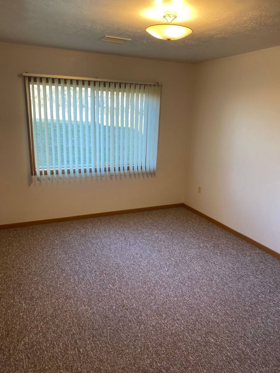 Apartment for rent at 1108 S River Dr, Sioux City, IA 51109
