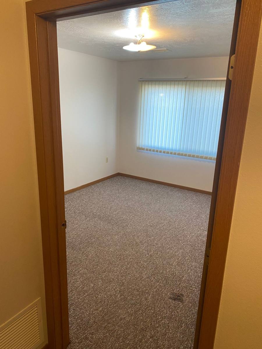 Apartment for rent at 1108 S River Dr, Sioux City, IA 51109