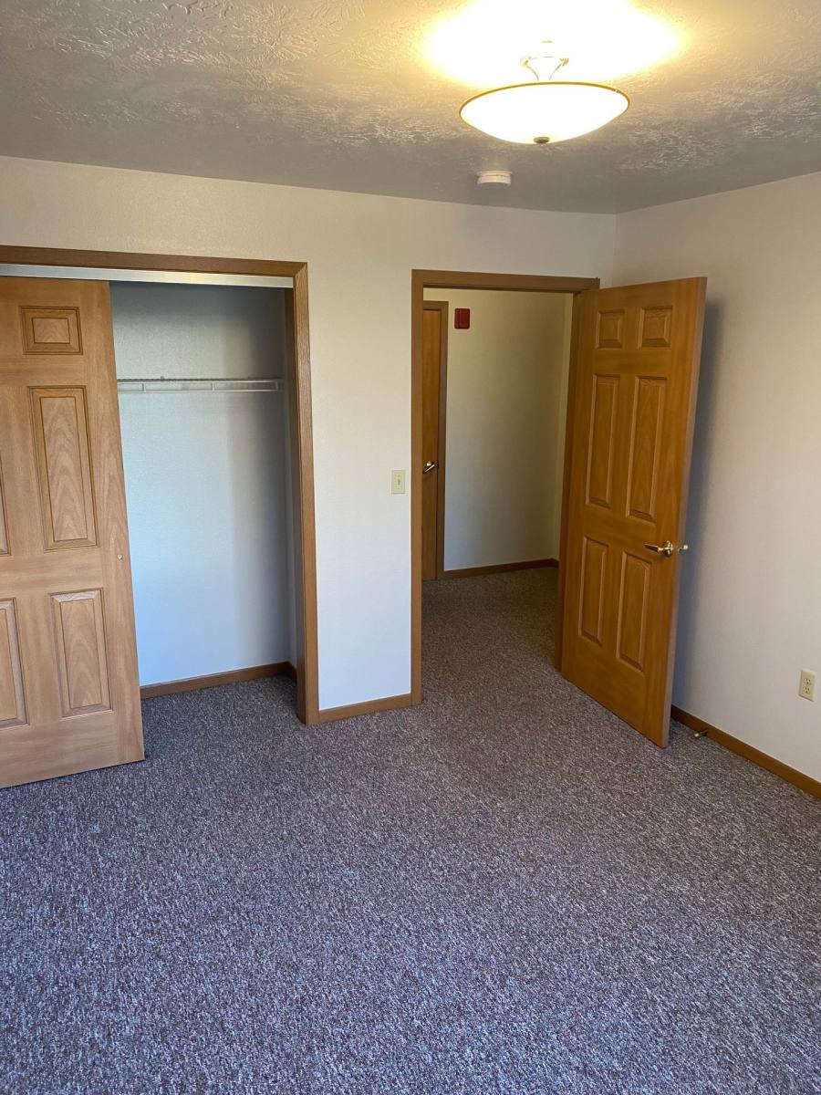 Apartment for rent at 1108 S River Dr, Sioux City, IA 51109