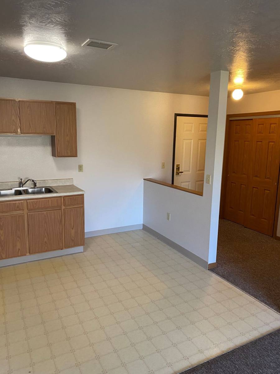 Apartment for rent at 1108 S River Dr, Sioux City, IA 51109