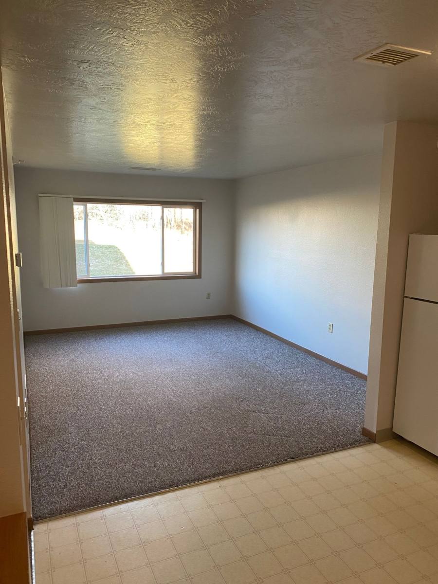 Apartment for rent at 1108 S River Dr, Sioux City, IA 51109