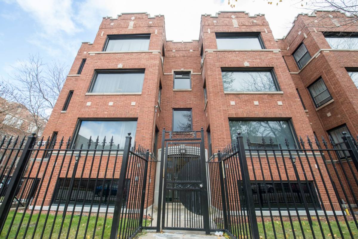 Apartment for rent at 7801-11 S Kingston, Chicago, IL 60649