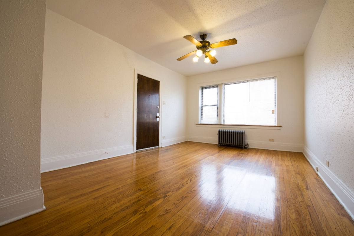 Apartment for rent at 7801-11 S Kingston, Chicago, IL 60649