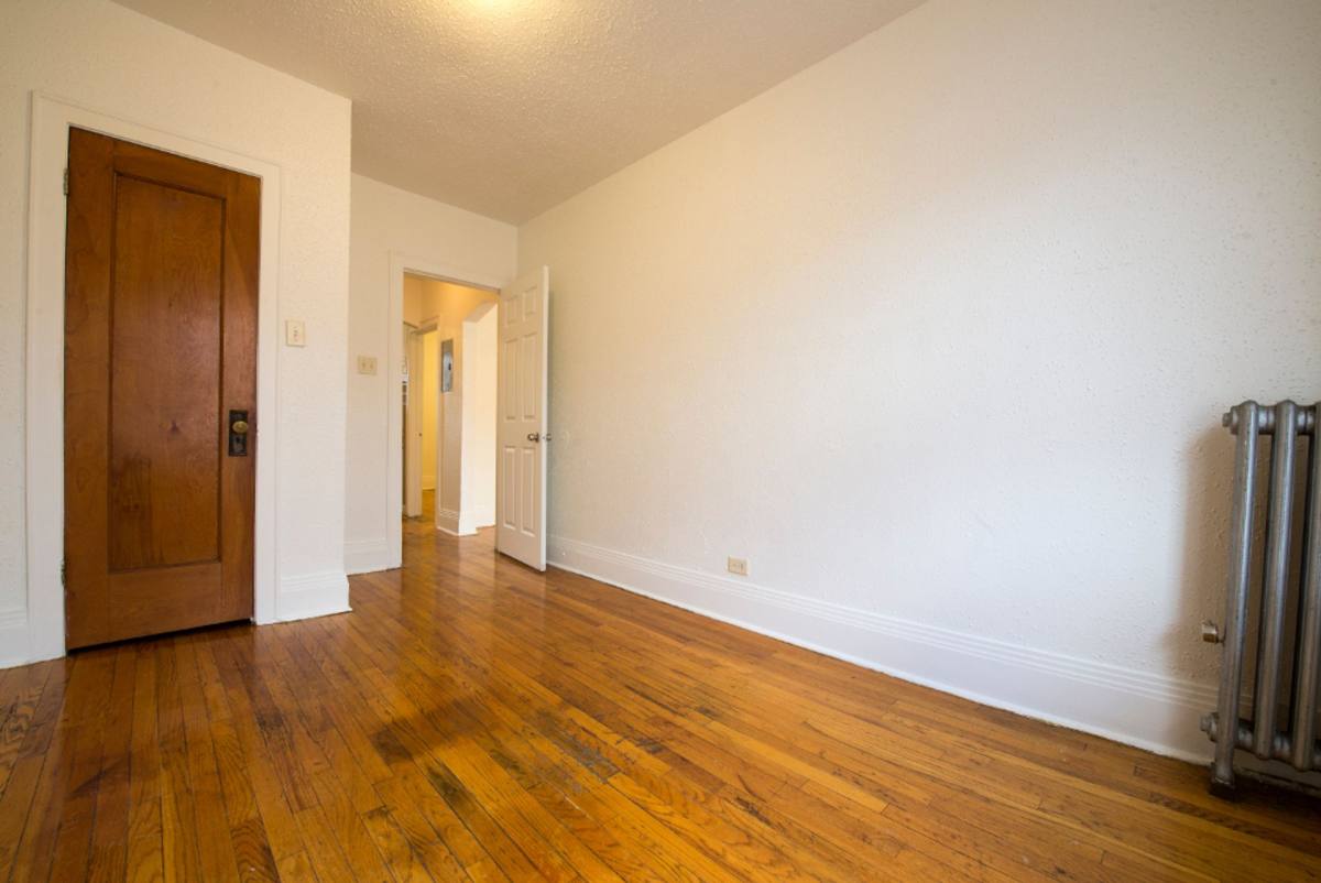 Apartment for rent at 7801-11 S Kingston, Chicago, IL 60649