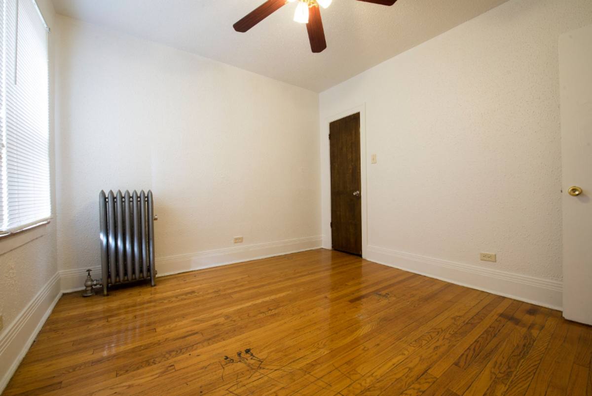 Apartment for rent at 7801-11 S Kingston, Chicago, IL 60649