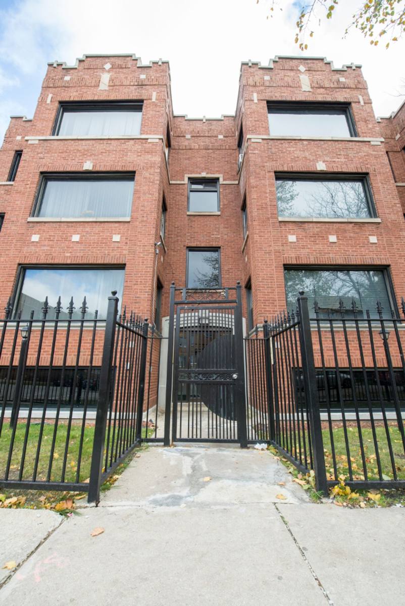 Apartment for rent at 7801-11 S Kingston, Chicago, IL 60649