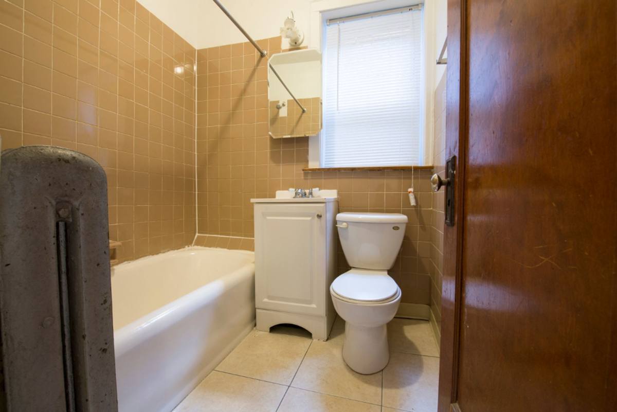Apartment for rent at 7801-11 S Kingston, Chicago, IL 60649