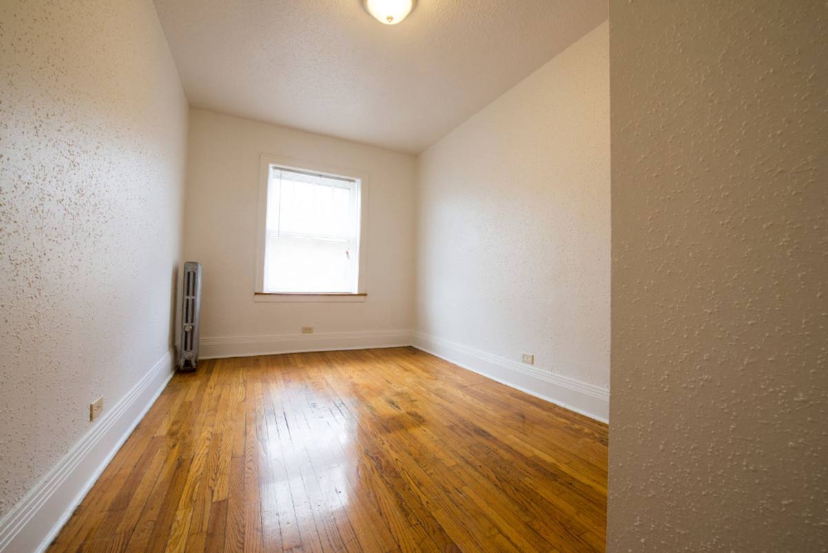 Apartment for rent at 7801-11 S Kingston, Chicago, IL 60649