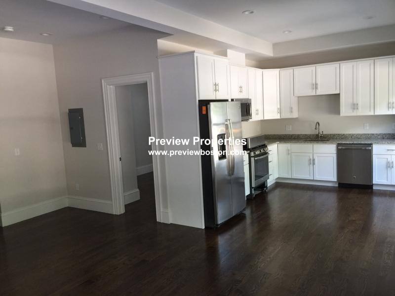 Townhouse for rent at 2044 Beacon St #2P, Waban, MA 02468