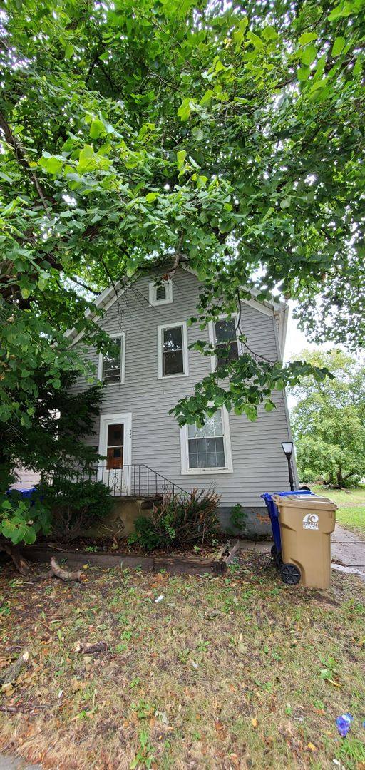 Apartment for rent at 930 42nd St, Kenosha, WI 53140