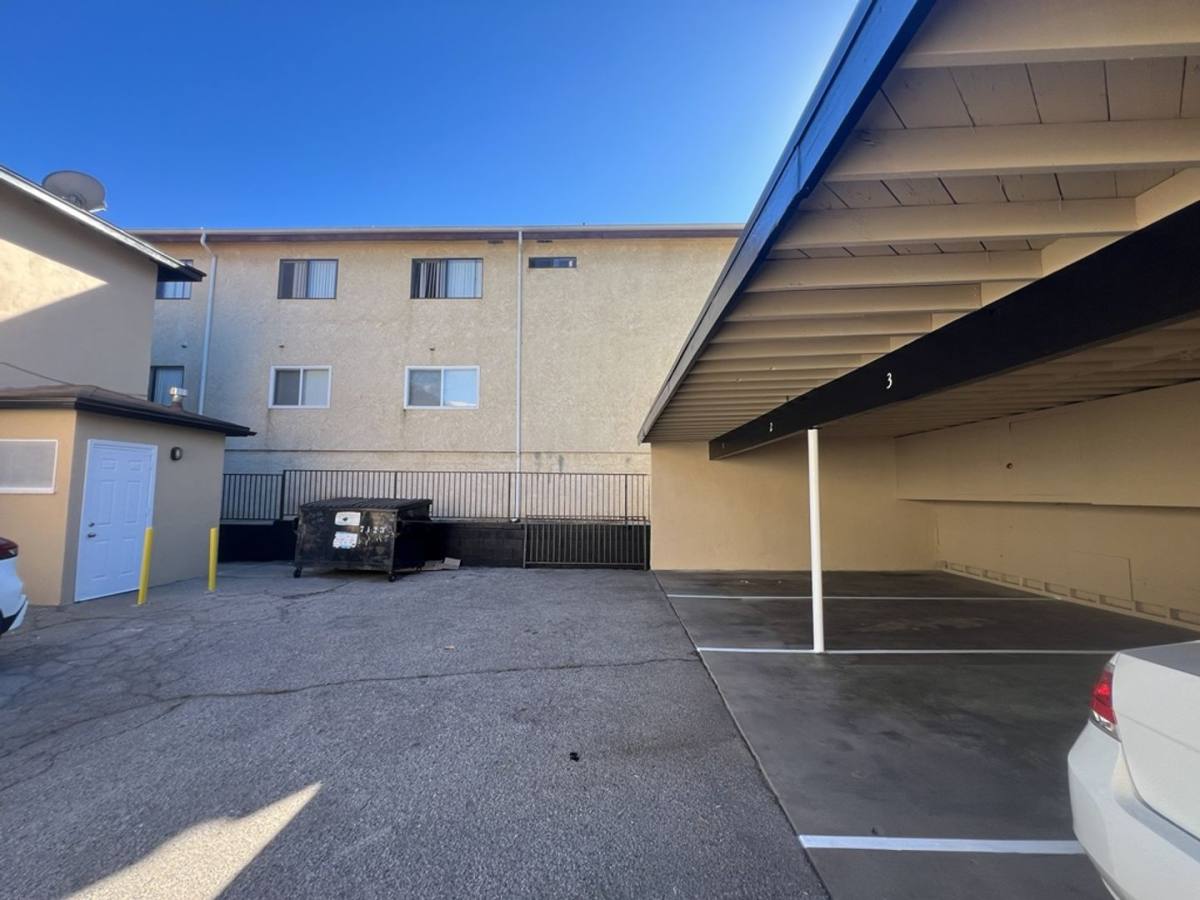 Apartment for rent at 7123-7129 Hazeltine Ave, Van Nuys, CA 91405