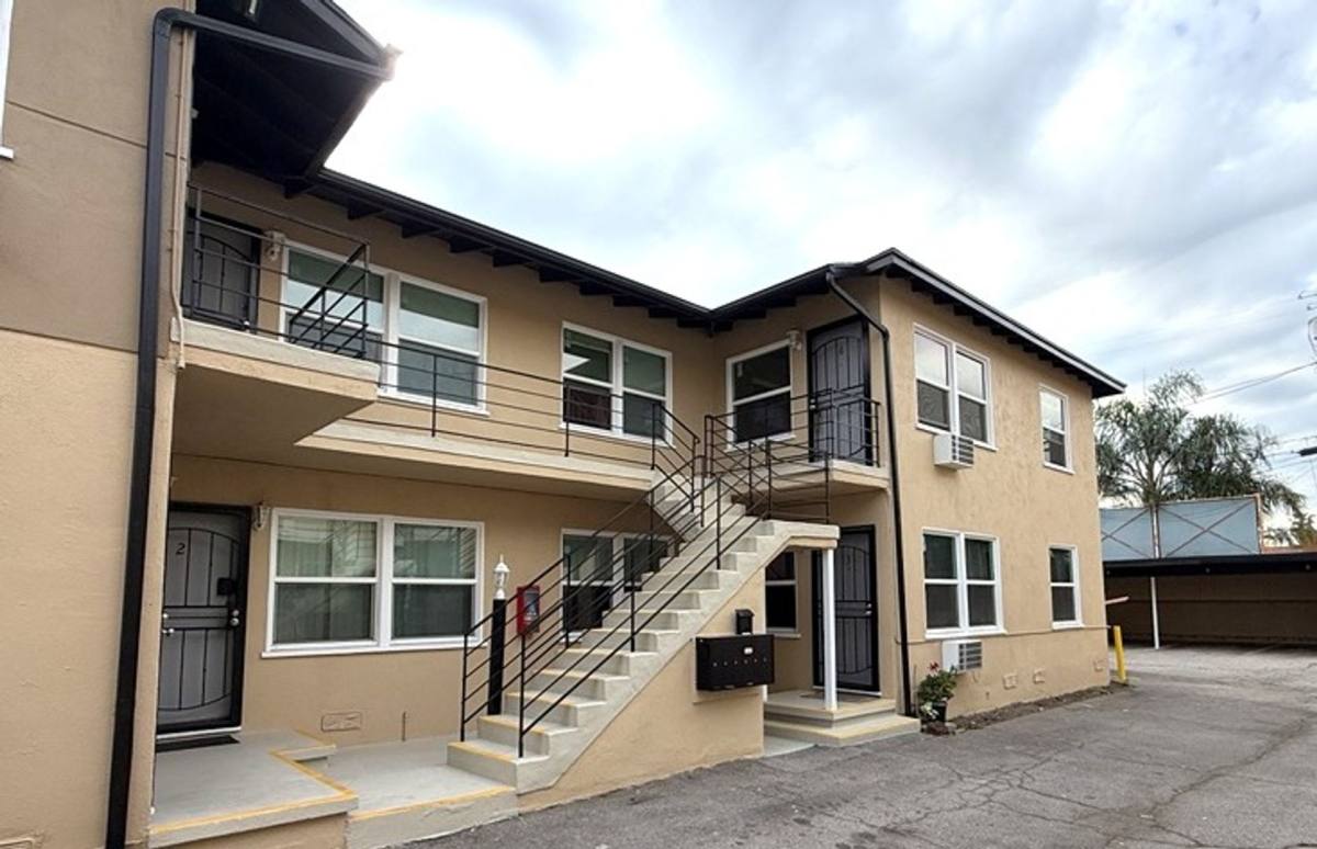 Apartment for rent at 7123-7129 Hazeltine Ave, Van Nuys, CA 91405