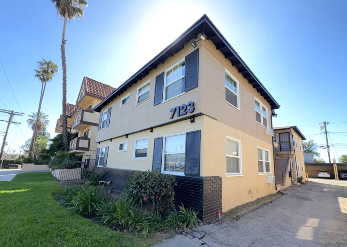 Apartment for rent at 7123-7129 Hazeltine Ave, Van Nuys, CA 91405