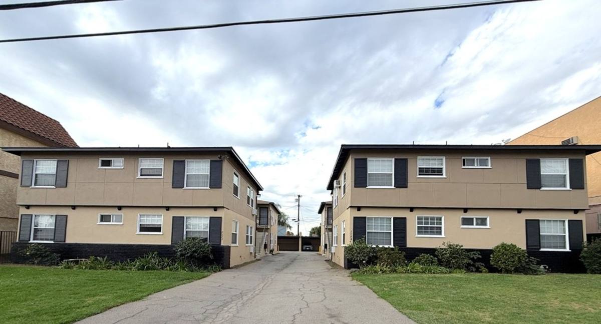 Apartment for rent at 7123-7129 Hazeltine Ave, Van Nuys, CA 91405