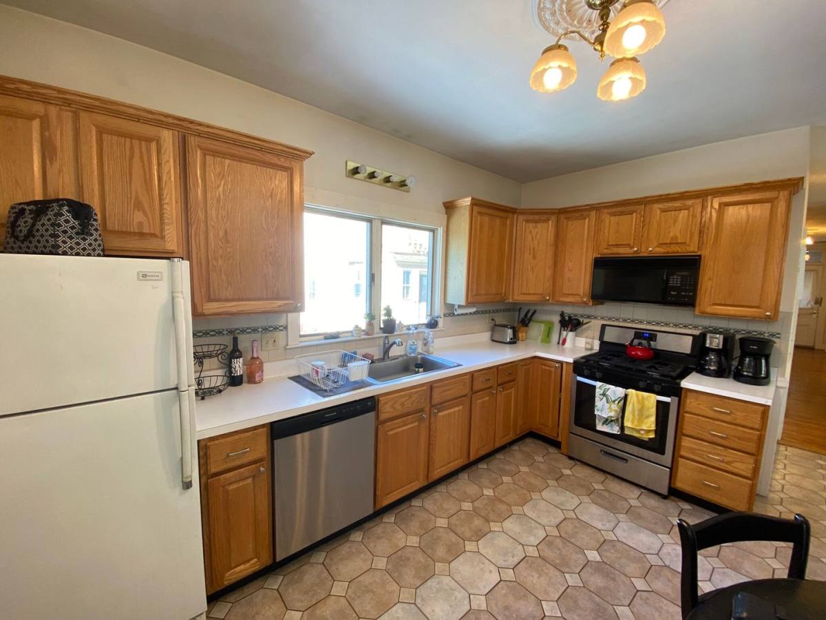Apartment for rent at 172 Elm St #1A, Cambridge, MA 02140