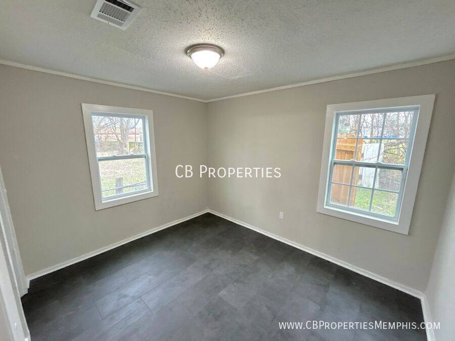 House for rent at 2971 Forest Ave, Memphis, TN 38112