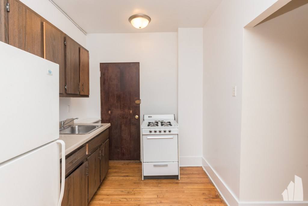 Apartment for rent at 951 W Cornelia Ave #1A, Chicago, IL 60657