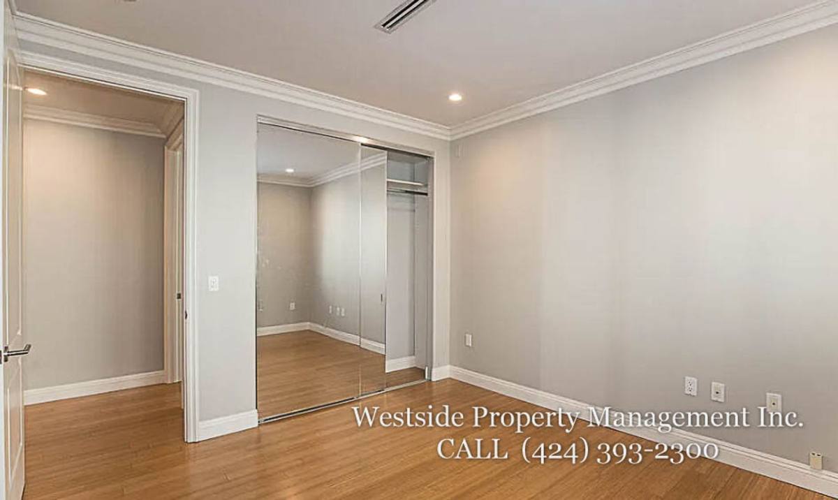 Condo for rent at 1283 Havenhurst Dr #204, Los Angeles, CA 90046