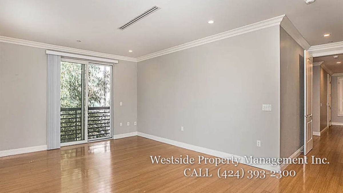 Condo for rent at 1283 Havenhurst Dr #204, Los Angeles, CA 90046