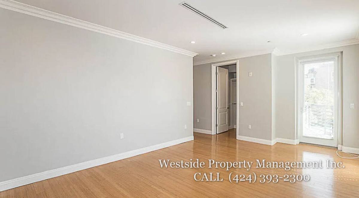 Condo for rent at 1283 Havenhurst Dr #204, Los Angeles, CA 90046