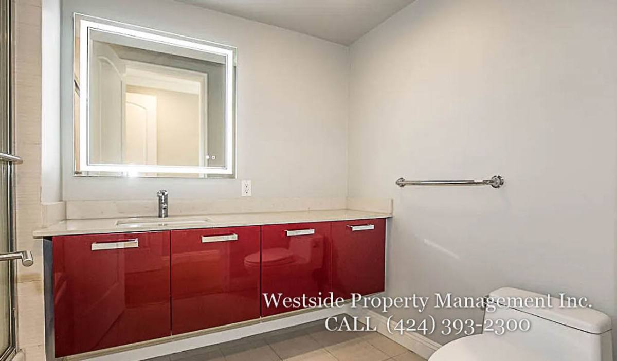 Condo for rent at 1283 Havenhurst Dr #204, Los Angeles, CA 90046