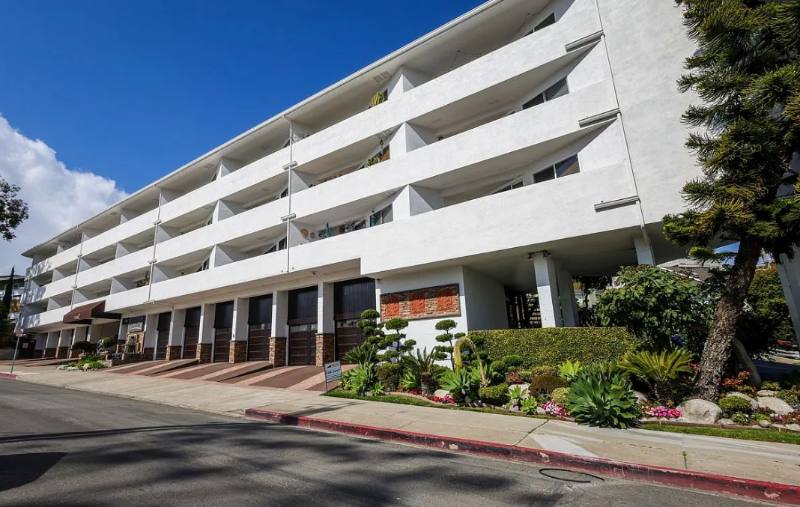 Apartment for rent at 3119 Foothill Blvd #4, La Crescenta, CA 91214