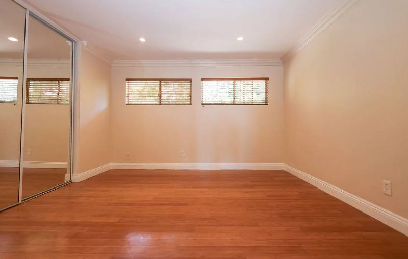Apartment for rent at 3119 Foothill Blvd #4, La Crescenta, CA 91214