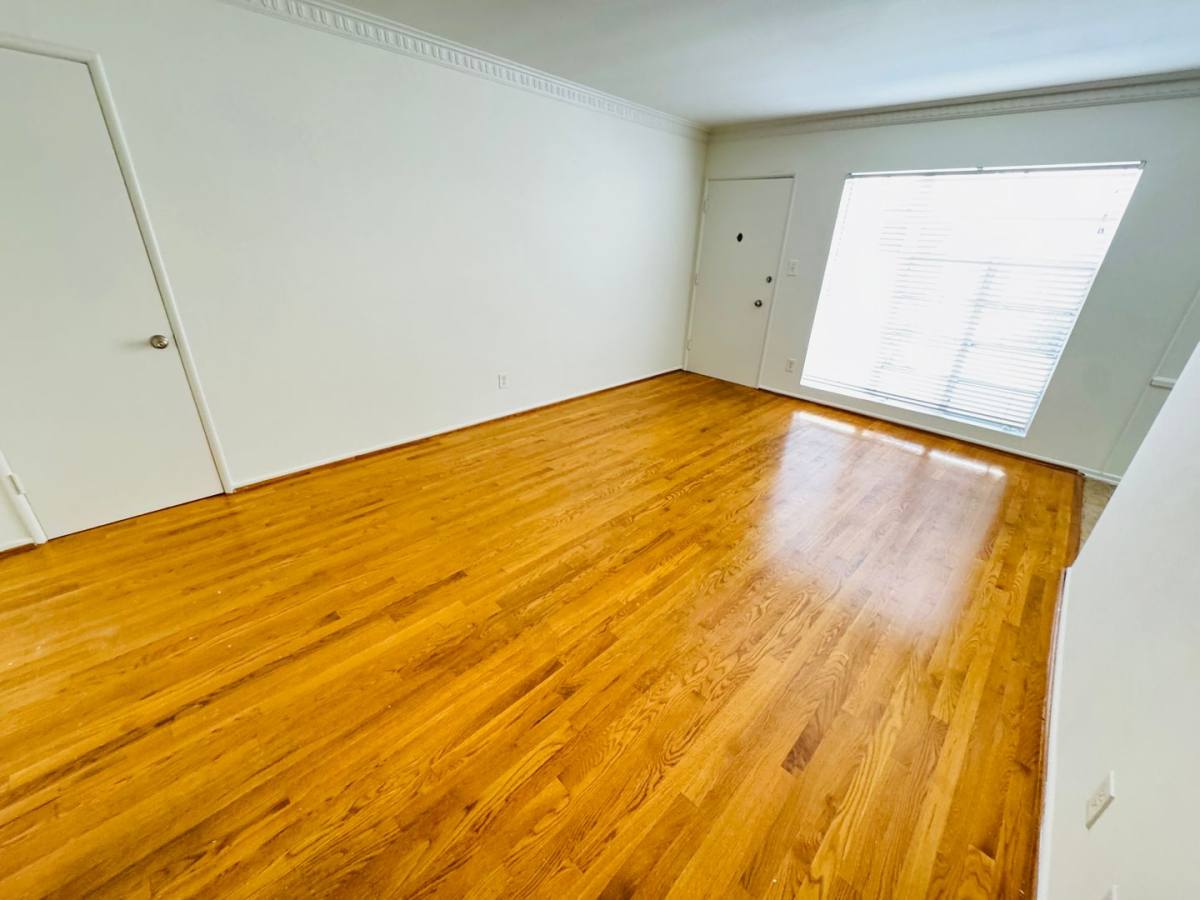 Apartment for rent at 817 N Las Palmas Ave, Los Angeles, CA 90038