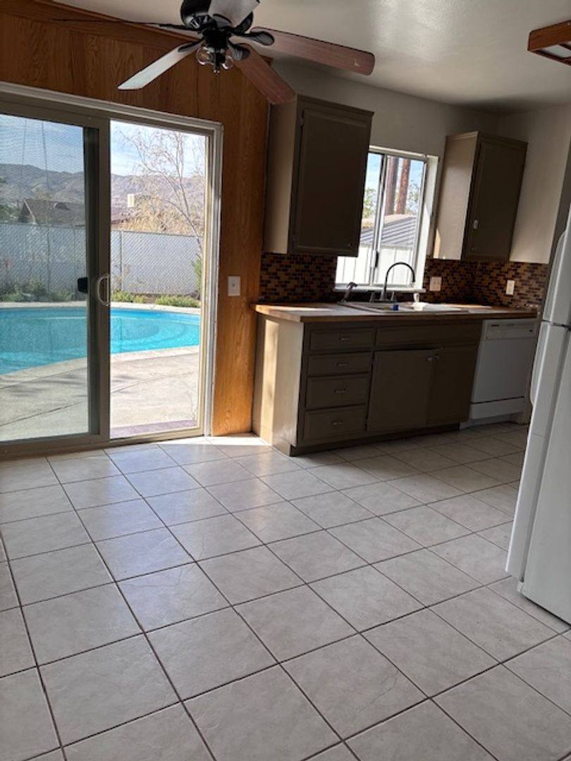 House for rent at 61721 Oleander Dr, Joshua Tree, CA 92252