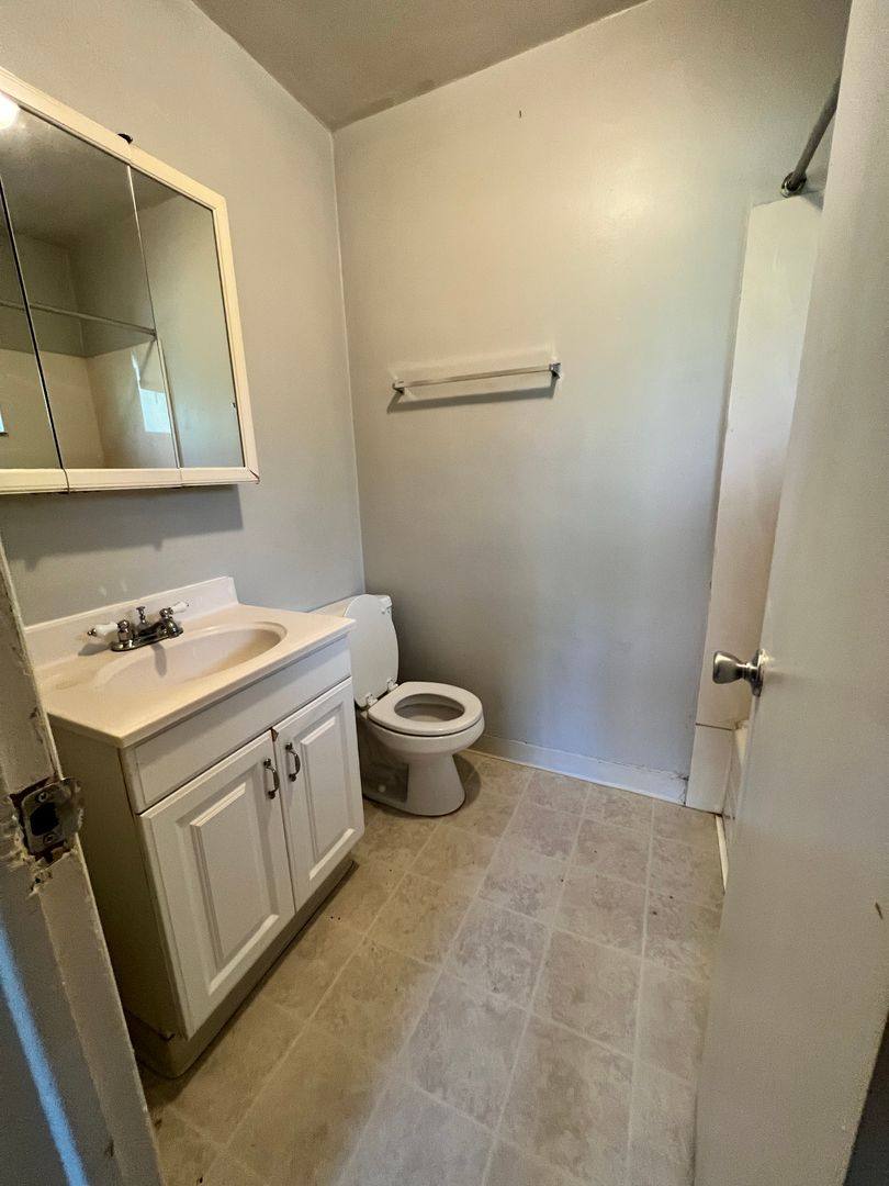 Apartment for rent at 1924 Emerson Ave S, Minneapolis, MN 55403