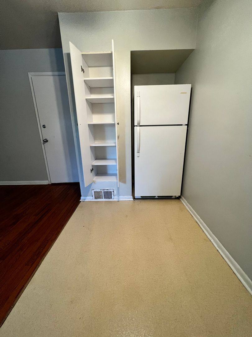Apartment for rent at 1924 Emerson Ave S, Minneapolis, MN 55403
